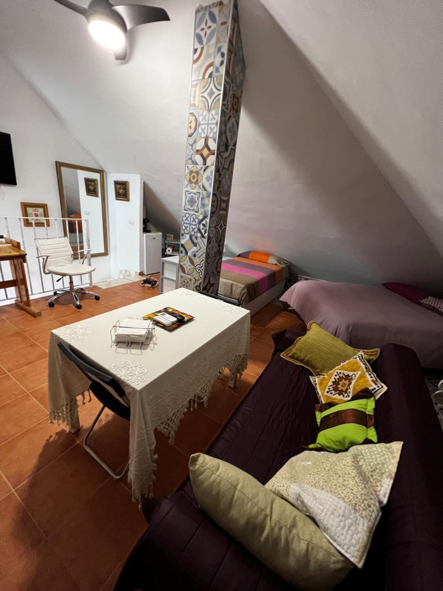 Habitación en casa particular Buhardilla Andaluza Con Piscina Compartida *