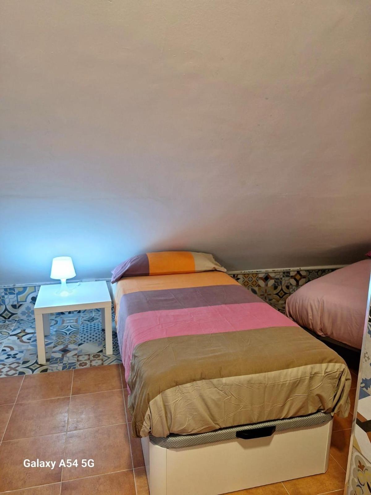 Habitación en casa particular Buhardilla Andaluza Con Piscina Compartida Bollullos de la Mitación