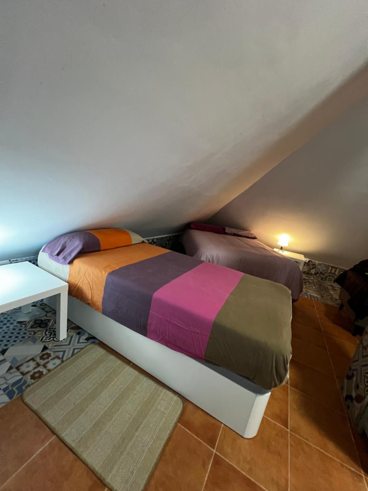 Habitación en casa particular Buhardilla Andaluza Con Piscina Compartida
