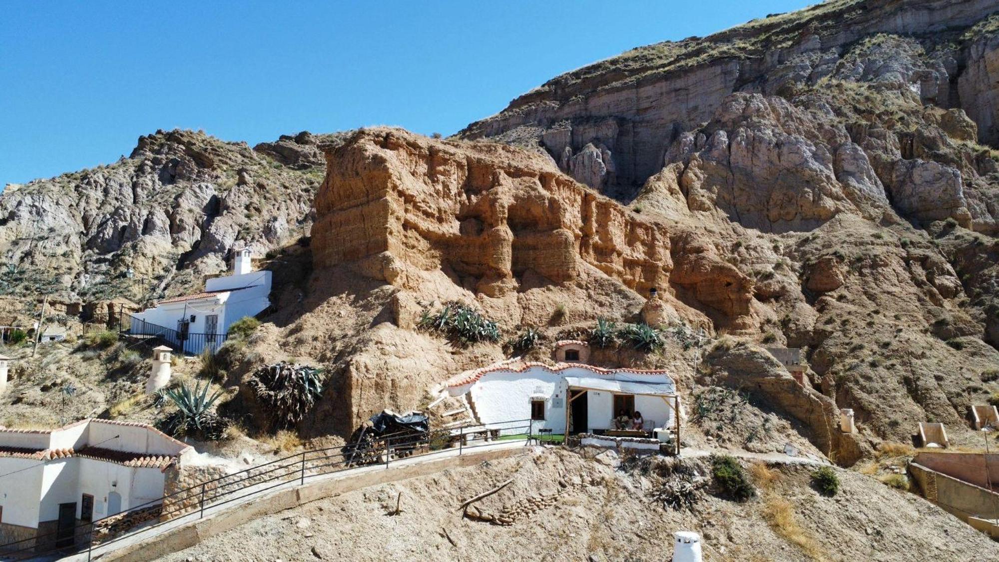 Creatively Designed Cavehouse With Jacuzzi Сasa de vacaciones