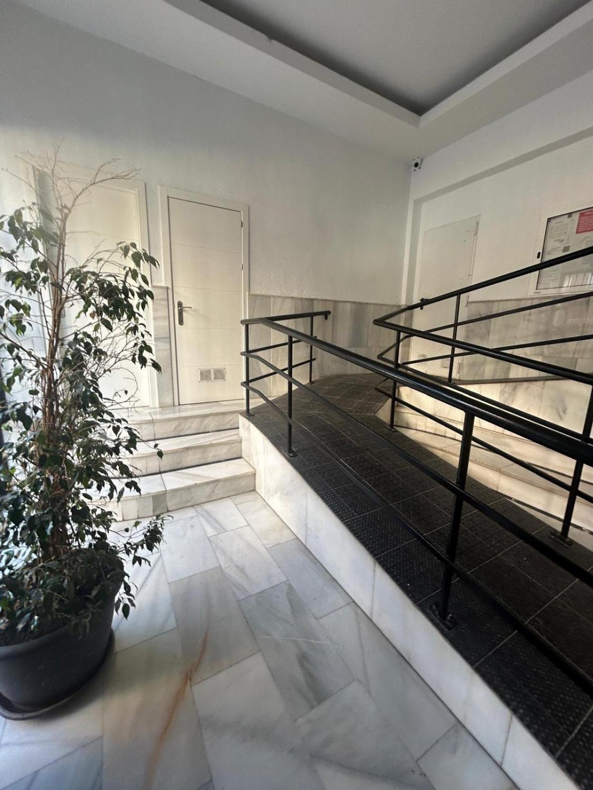 Centro Estudio Con Balcon *