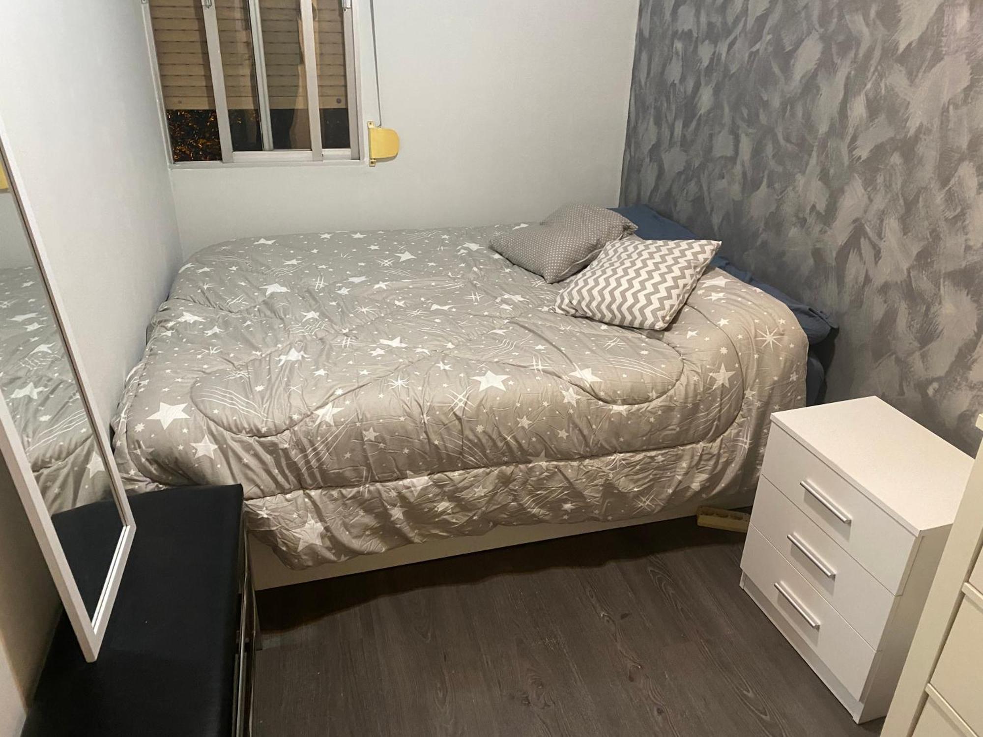 Habitación en casa particular Cerca Del Centro De Barcelona, Barceloneta, Aeropuerto Y Fira L'Hospitalet de Llobregat