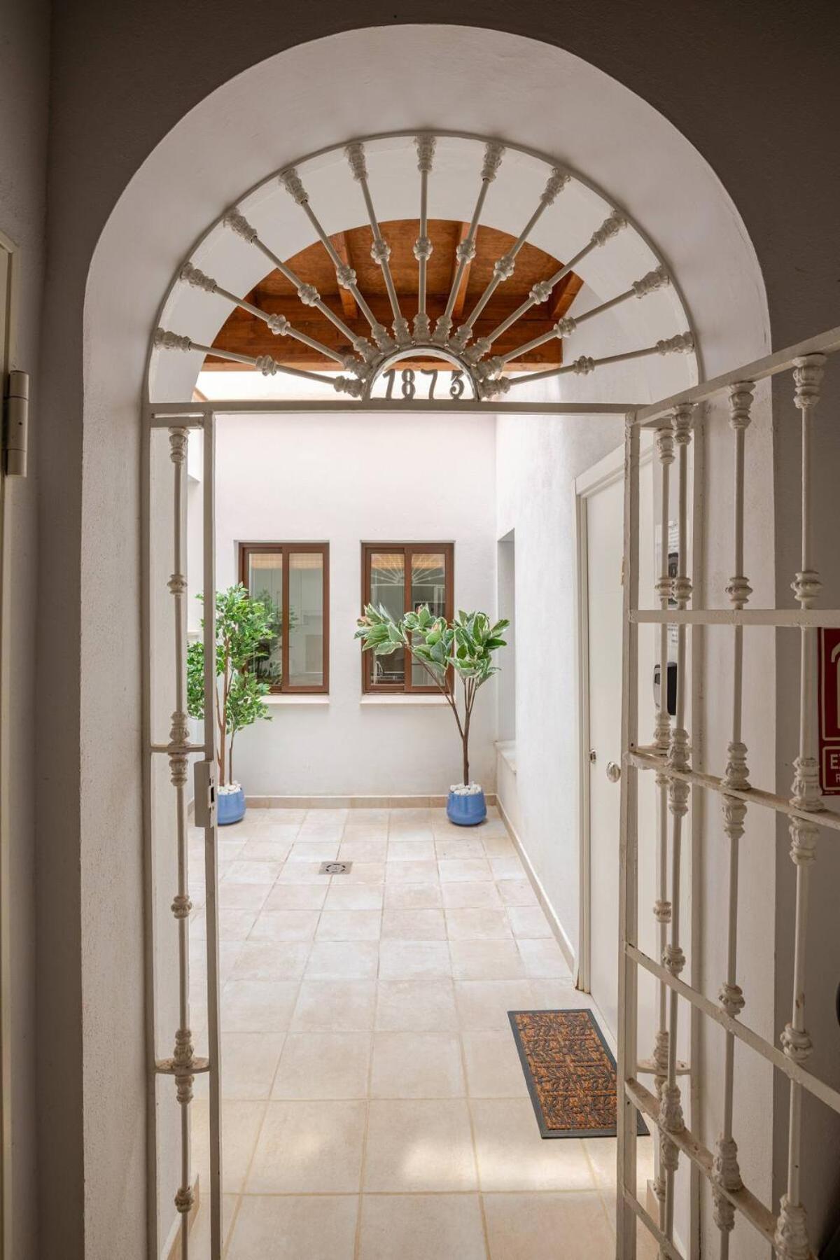 Beautiful Ground Floor Duplex In The Heart Of * Sevilla