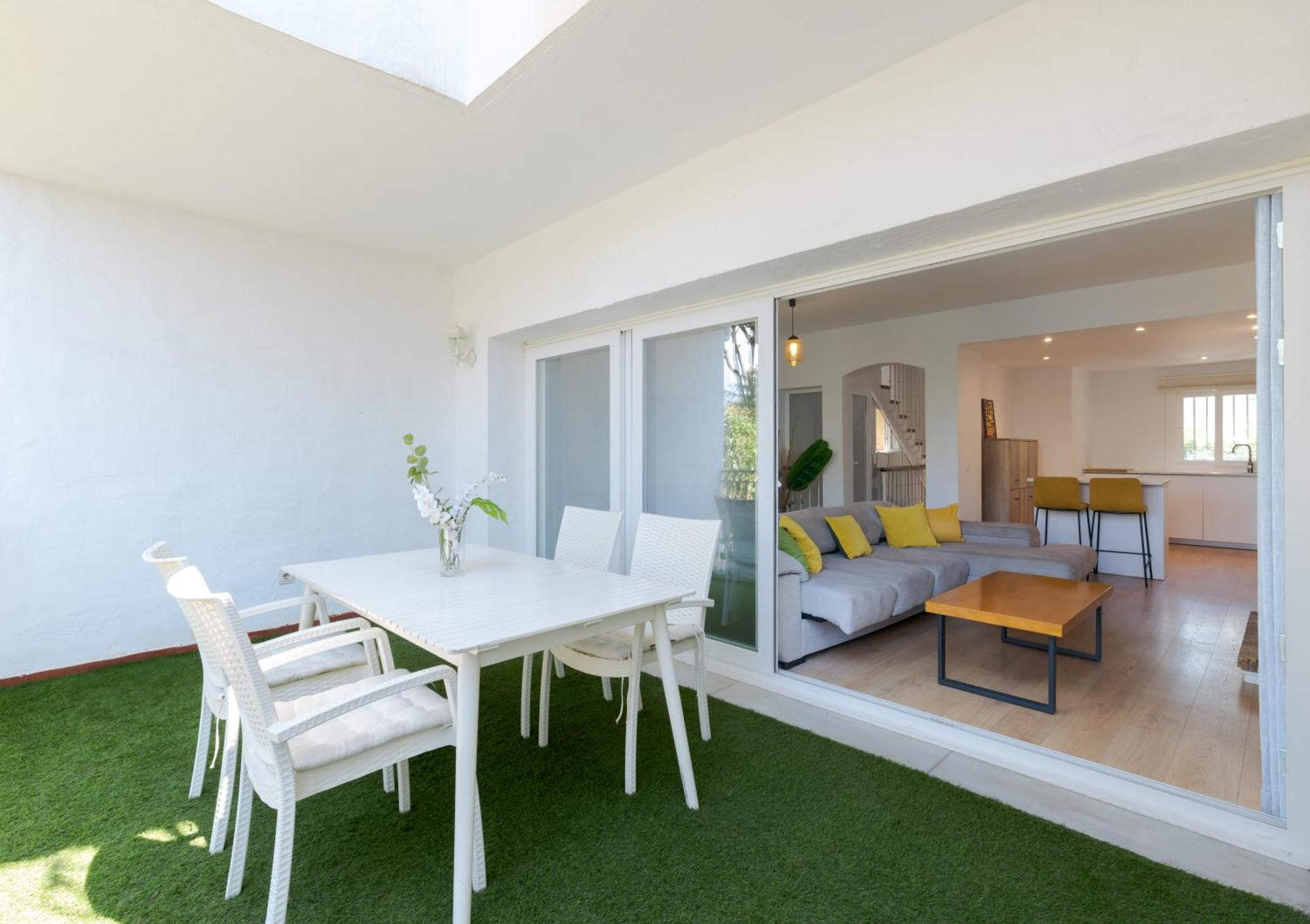 Wintowinrentals Townhouse, Pool & Beach Holiday home