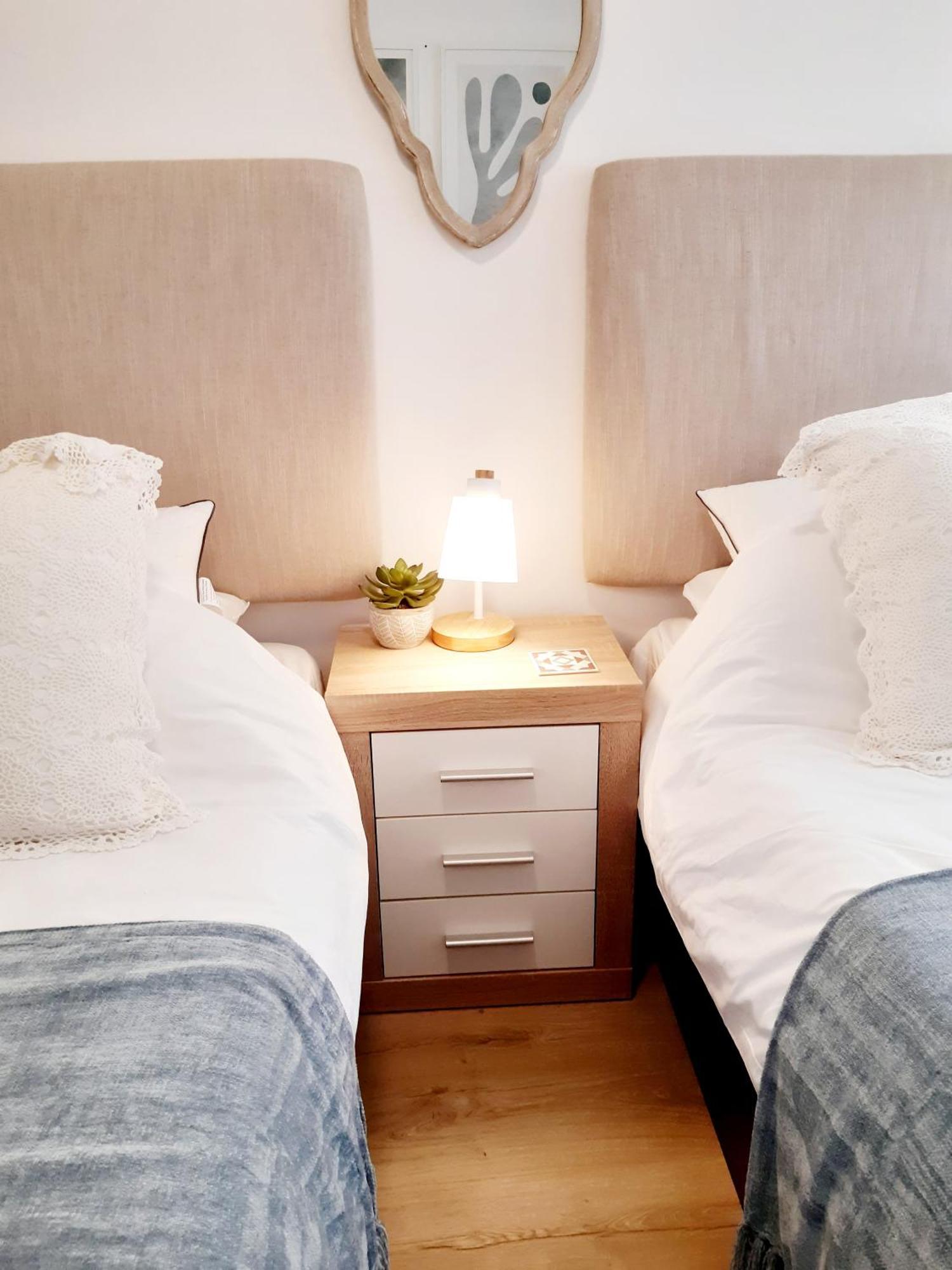 Impressive With 3 Bedrooms Metres From The Apartamento Estepona