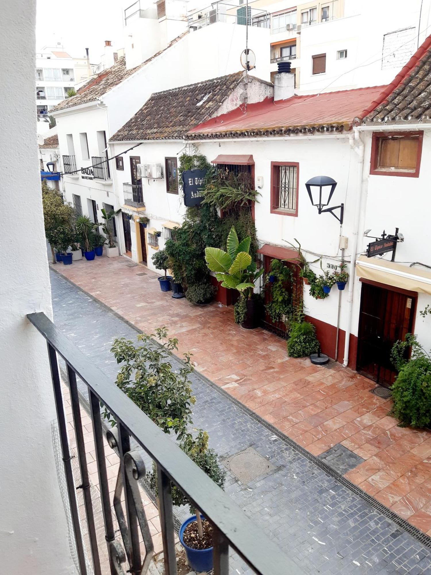 Impressive With 3 Bedrooms Metres From The Apartamento