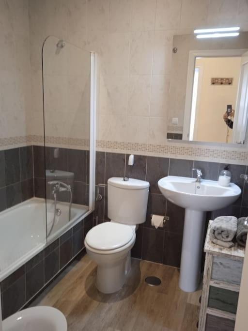 Centrico Con Terraza Y Parking * Huelva