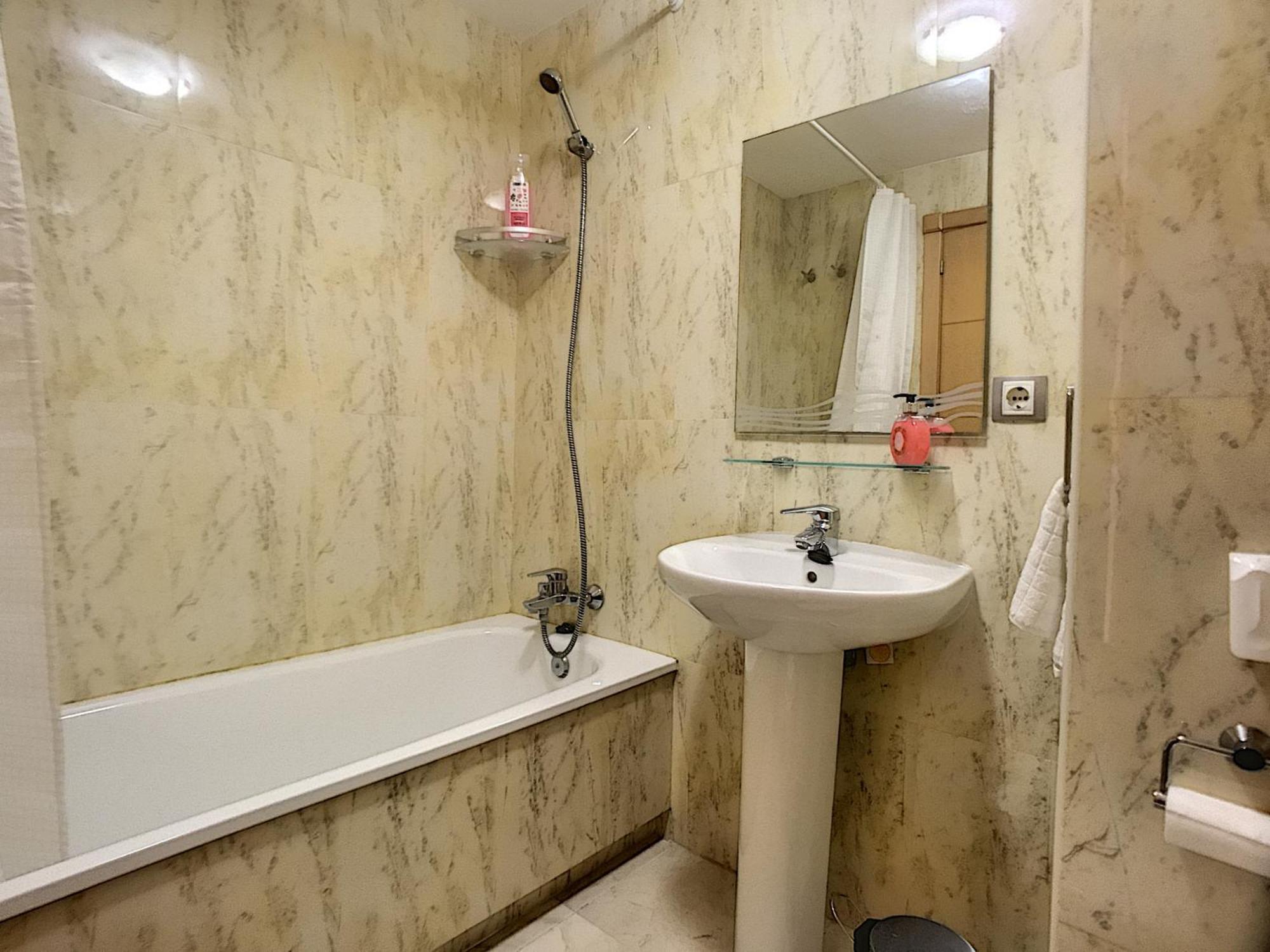 2239-lovely 2 Bedrooms With Pool And Paddle Court *