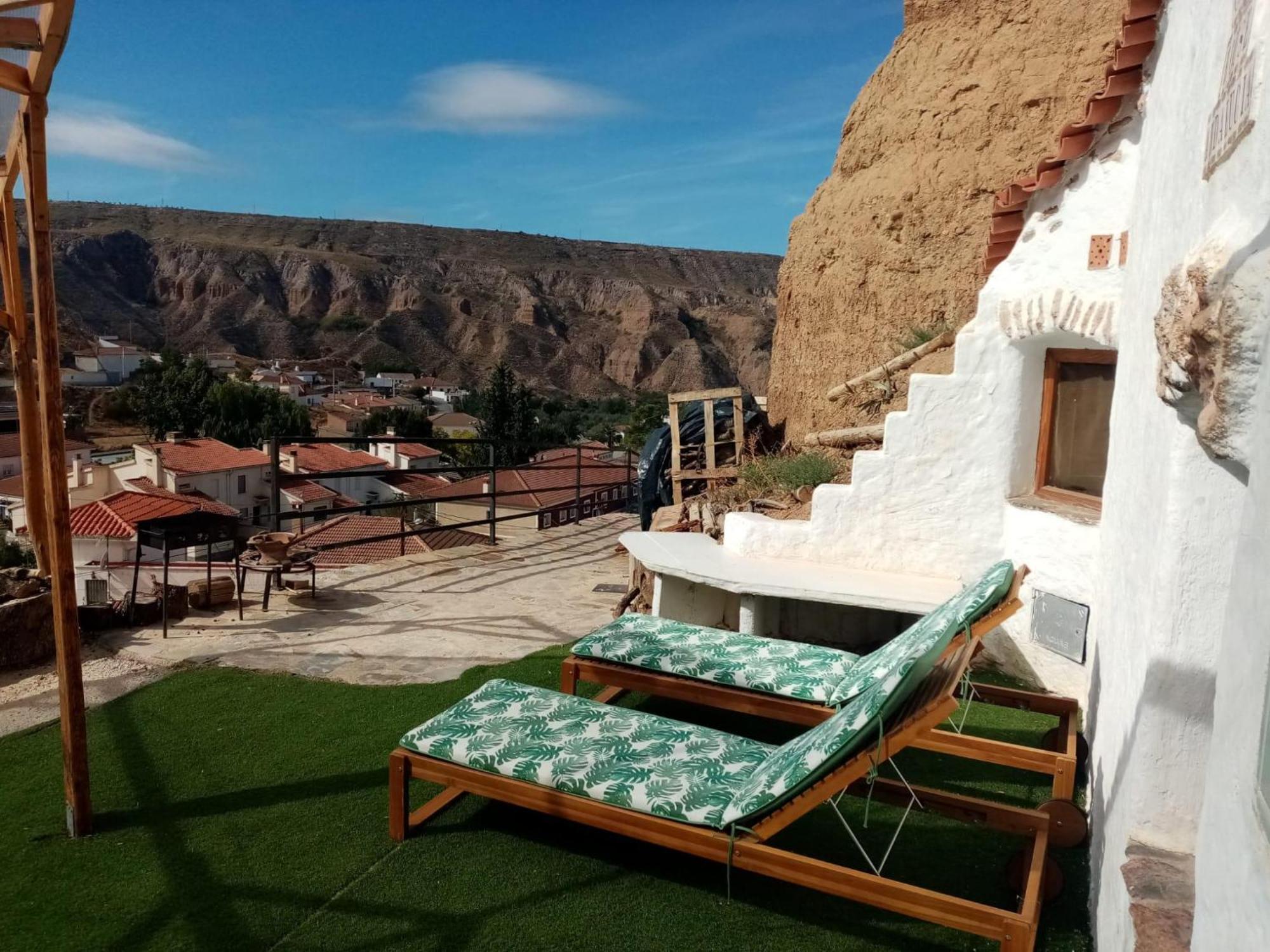 Сasa de vacaciones Creatively Designed Cavehouse With Jacuzzi