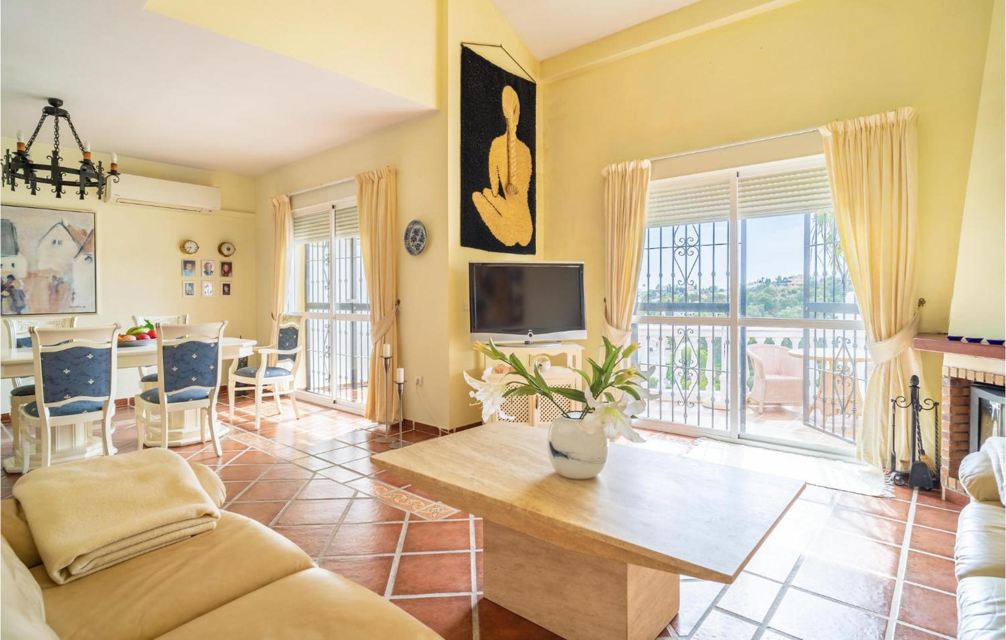 3 Bedroom Awesome In Calahonda Benajarafe