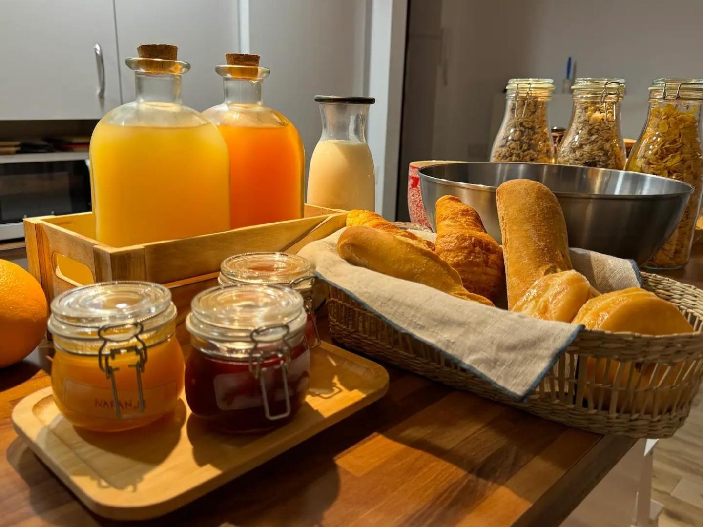 Alex - Your Away Including Breakfast - In A Real Bed & Breakfast Fuengirola