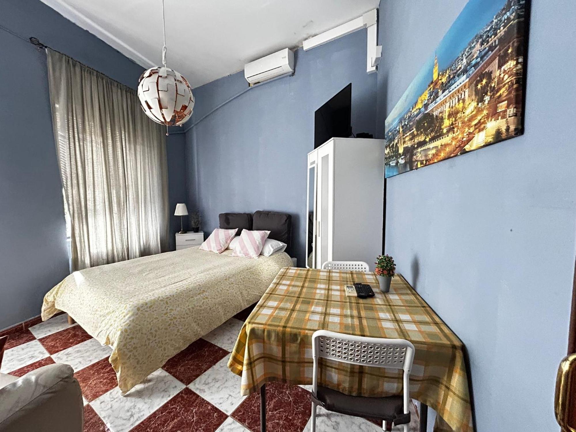 Santa Isabel Cost In Private House * Sevilla
