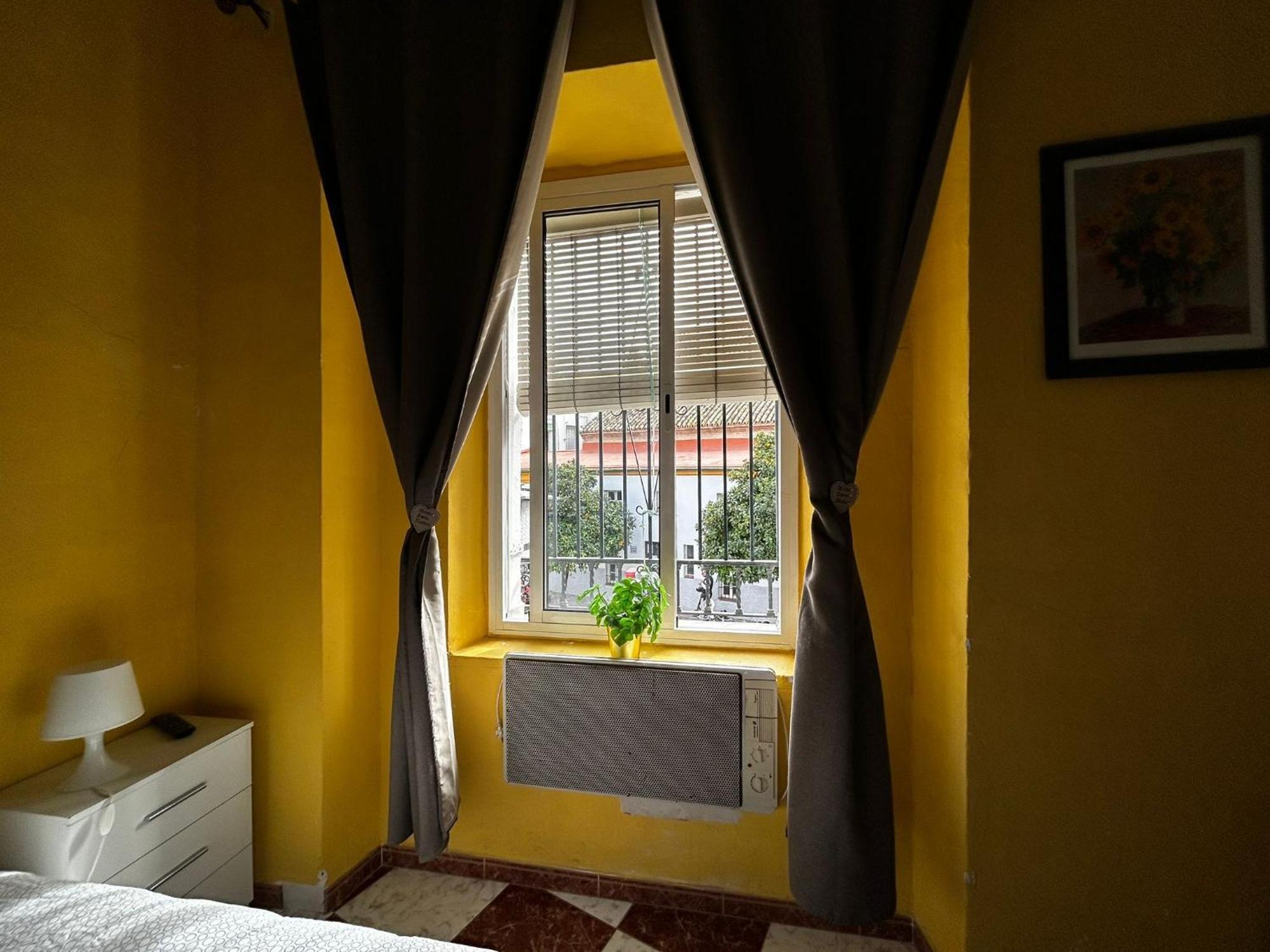 Santa Isabel Cost In Private House * Sevilla