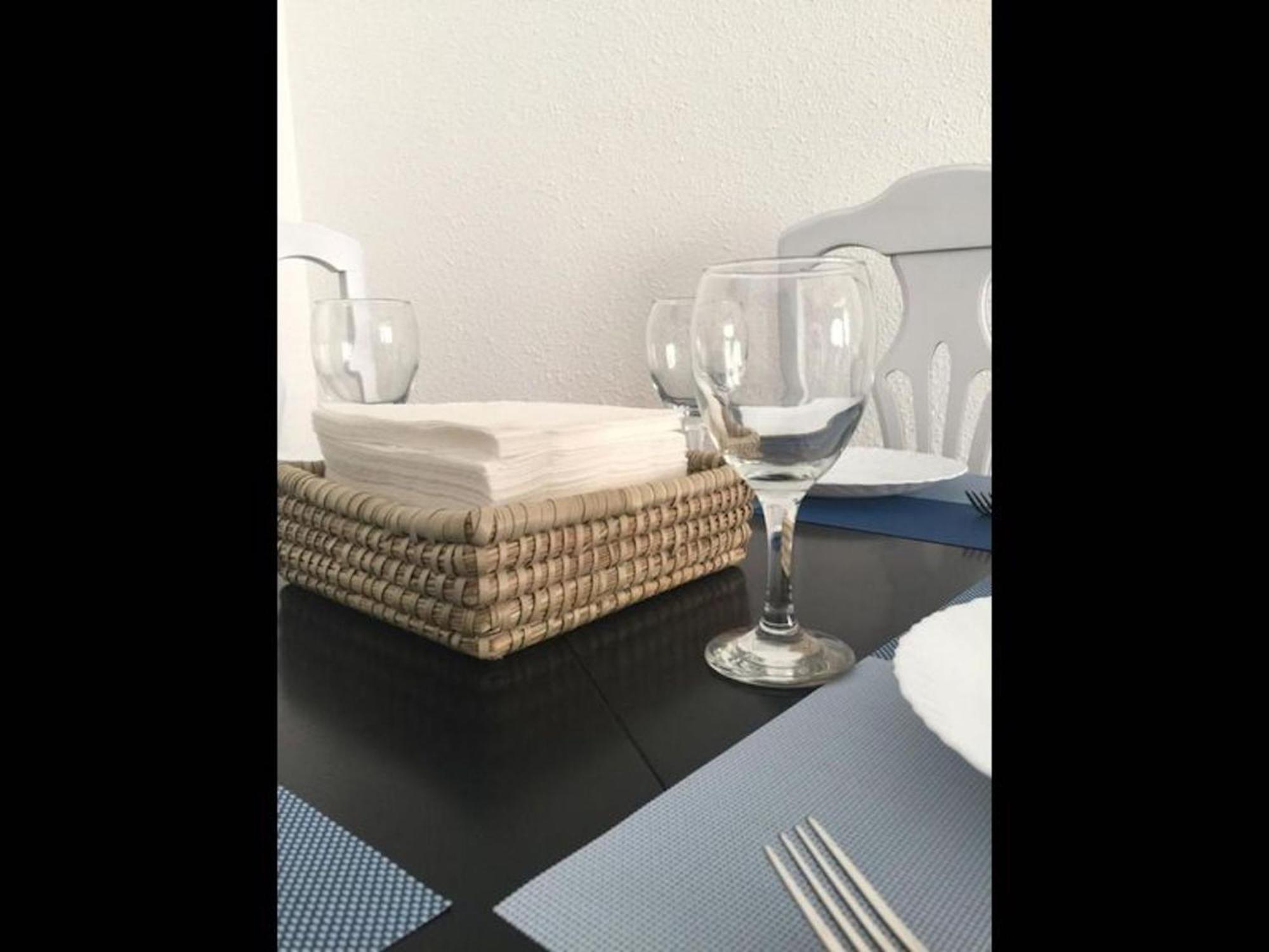 Deluxe 3 Bedroom Apartment, Balcony, 15 Minutes Walk To And Sys2 Apartment