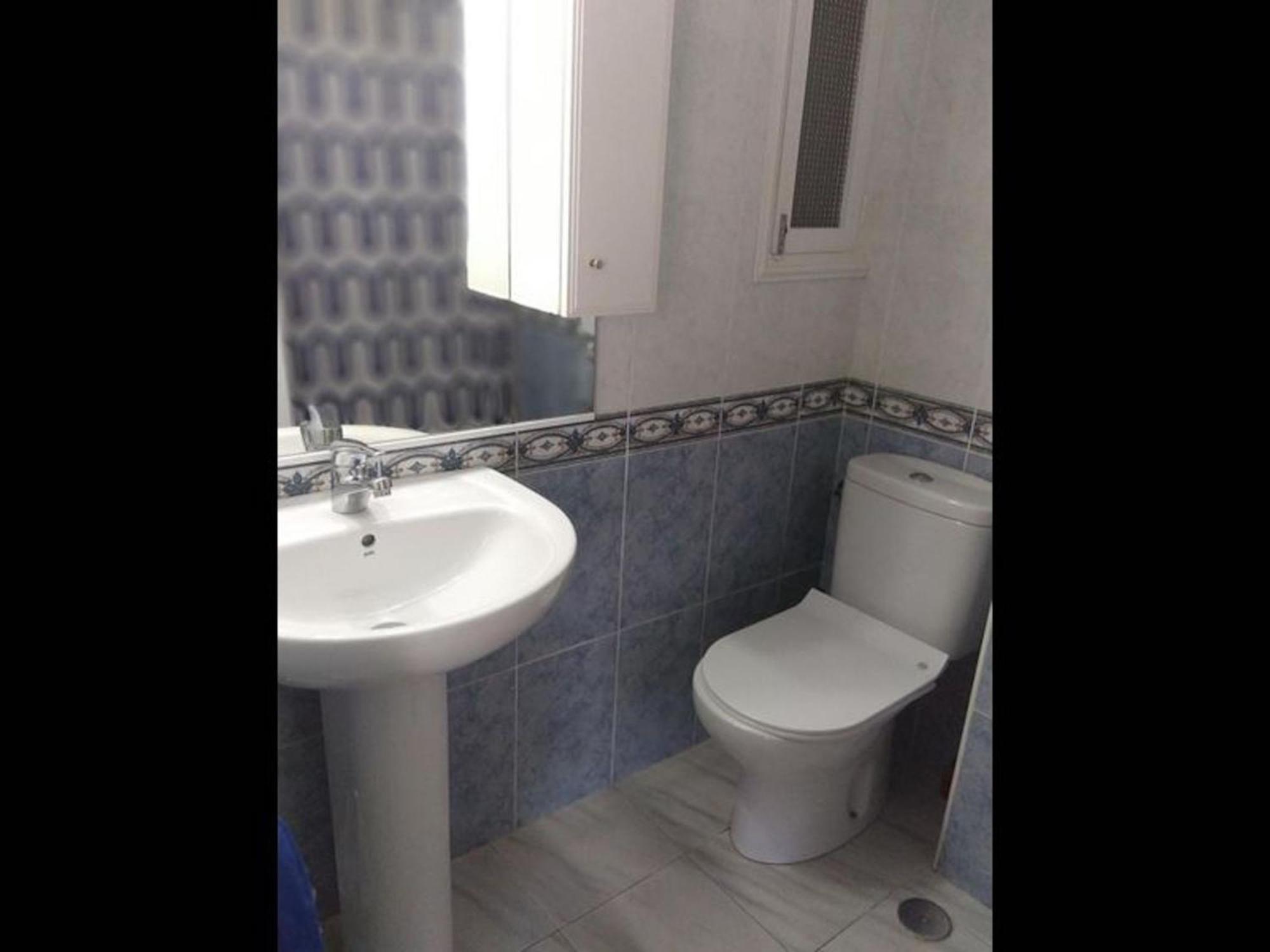 Deluxe 3 Bedroom Apartment, Balcony, 15 Minutes Walk To And Sys2 Apartment *