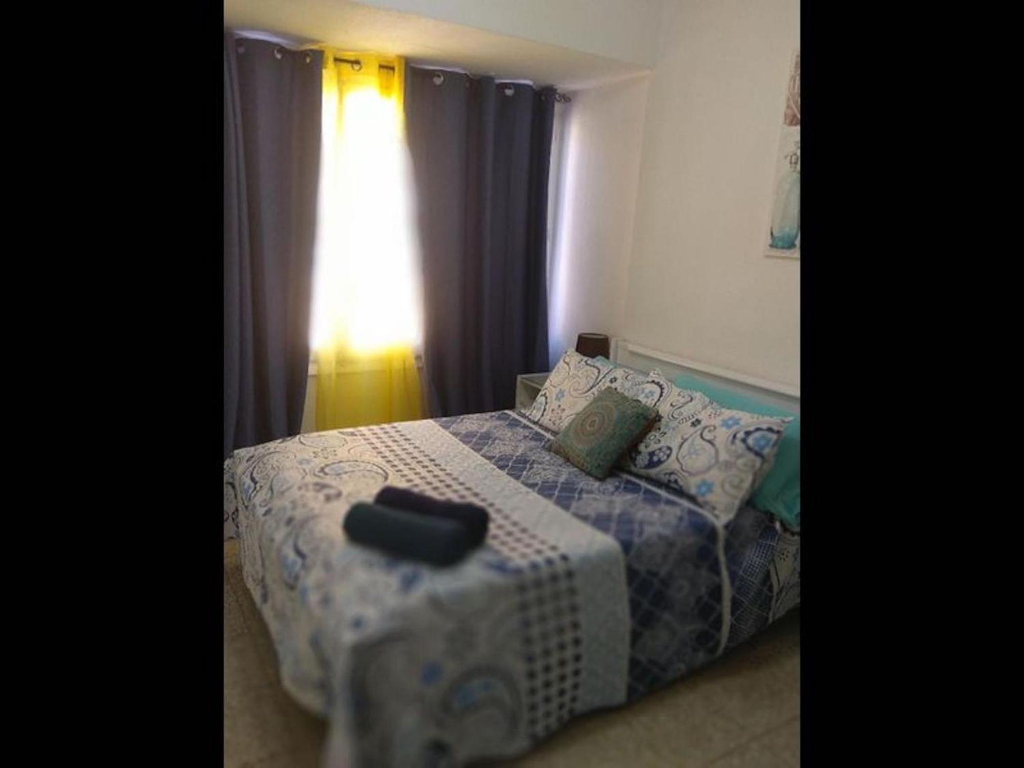 Apartment Deluxe 3 Bedroom Apartment, Balcony, 15 Minutes Walk To And Sys2 Alicante