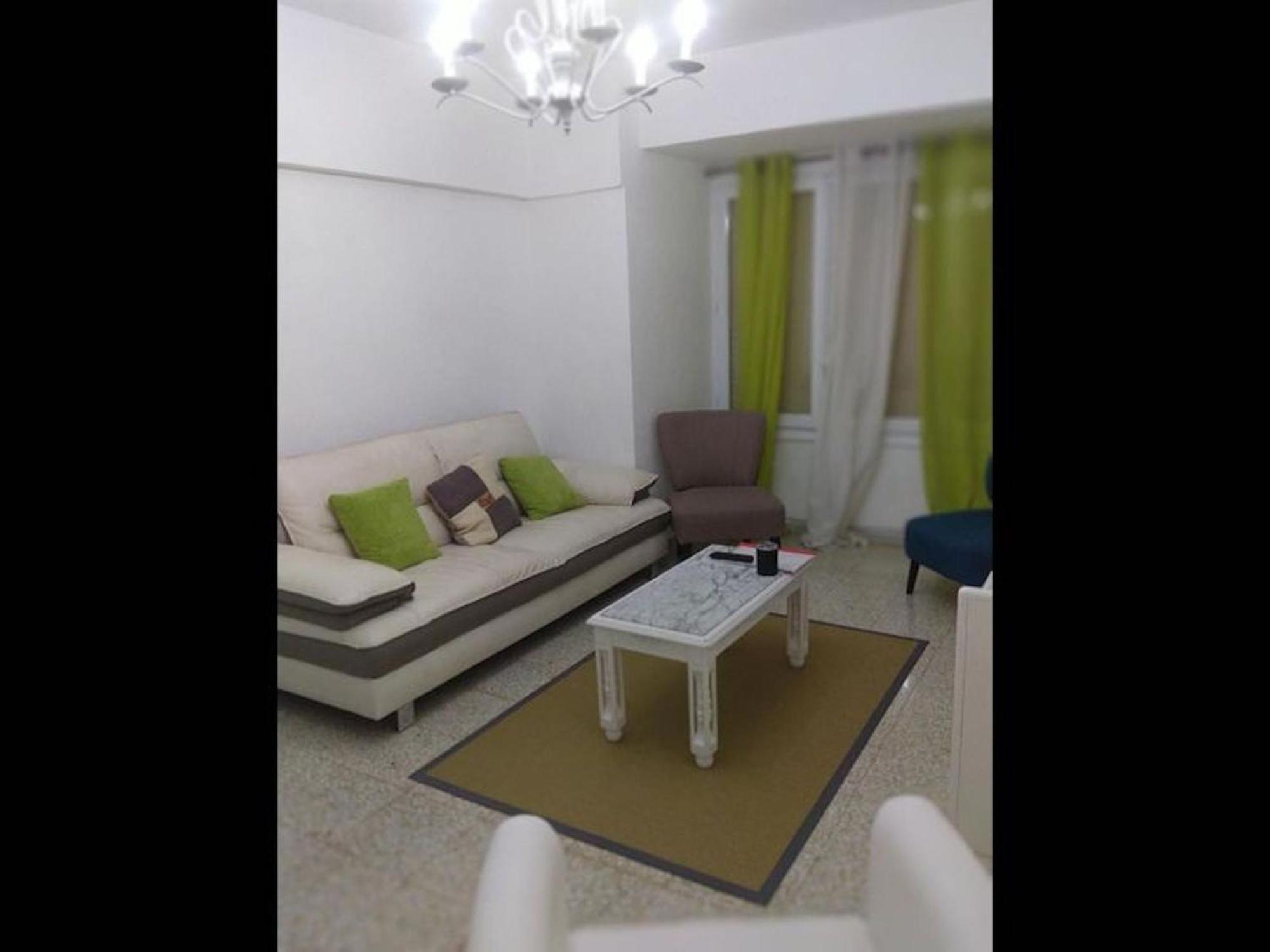Deluxe 3 Bedroom Apartment, Balcony, 15 Minutes Walk To And Sys2