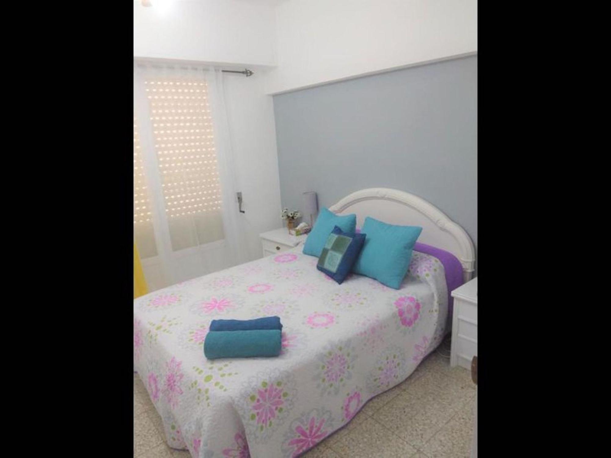 Deluxe 3 Bedroom Apartment, Balcony, 15 Minutes Walk To And Sys2 Alicante
