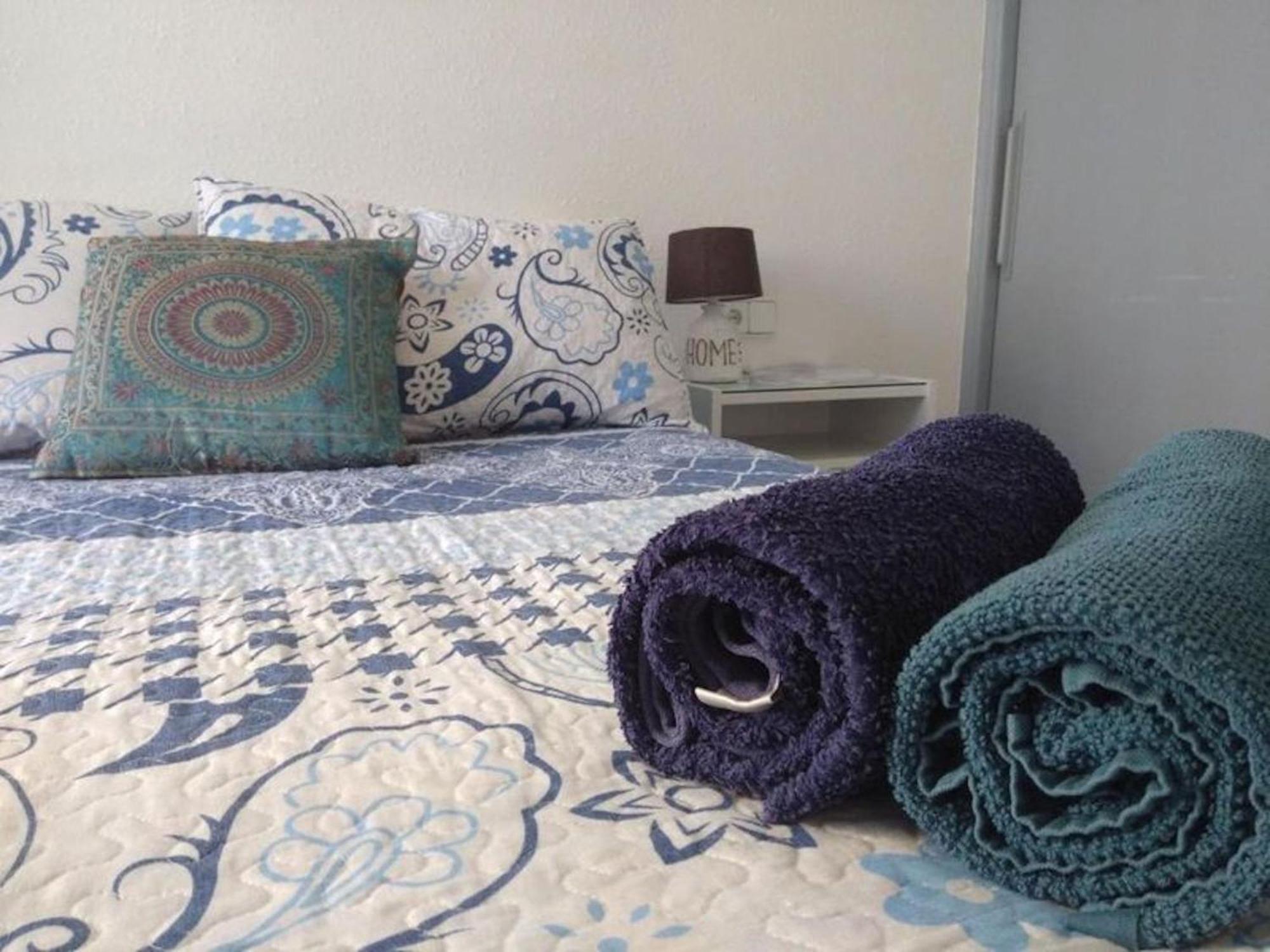 Deluxe 3 Bedroom Apartment, Balcony, 15 Minutes Walk To And Sys2 Apartment