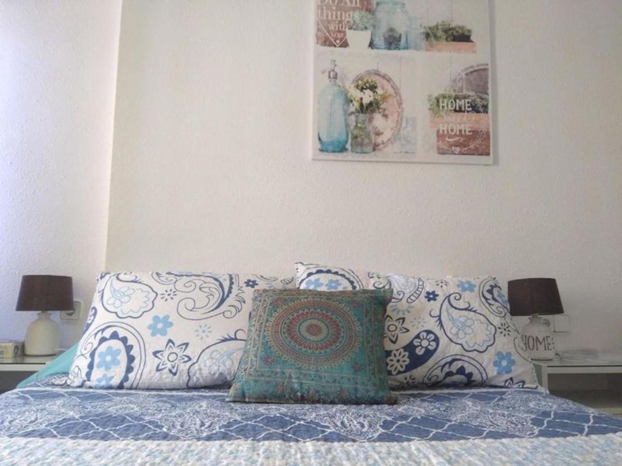 Apartment Deluxe 3 Bedroom Apartment, Balcony, 15 Minutes Walk To And Sys2 Alicante