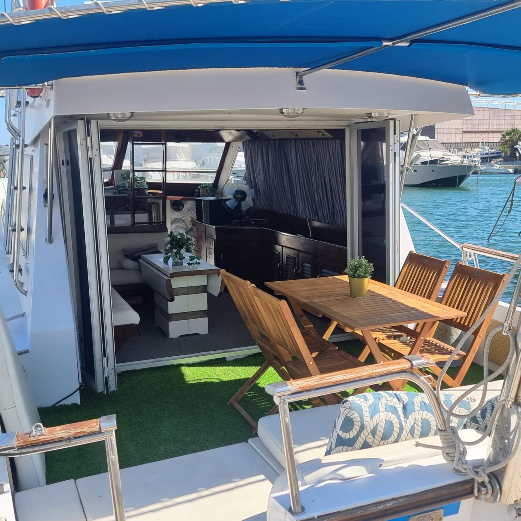 Spacious And Cozy Boat House In Barcelona