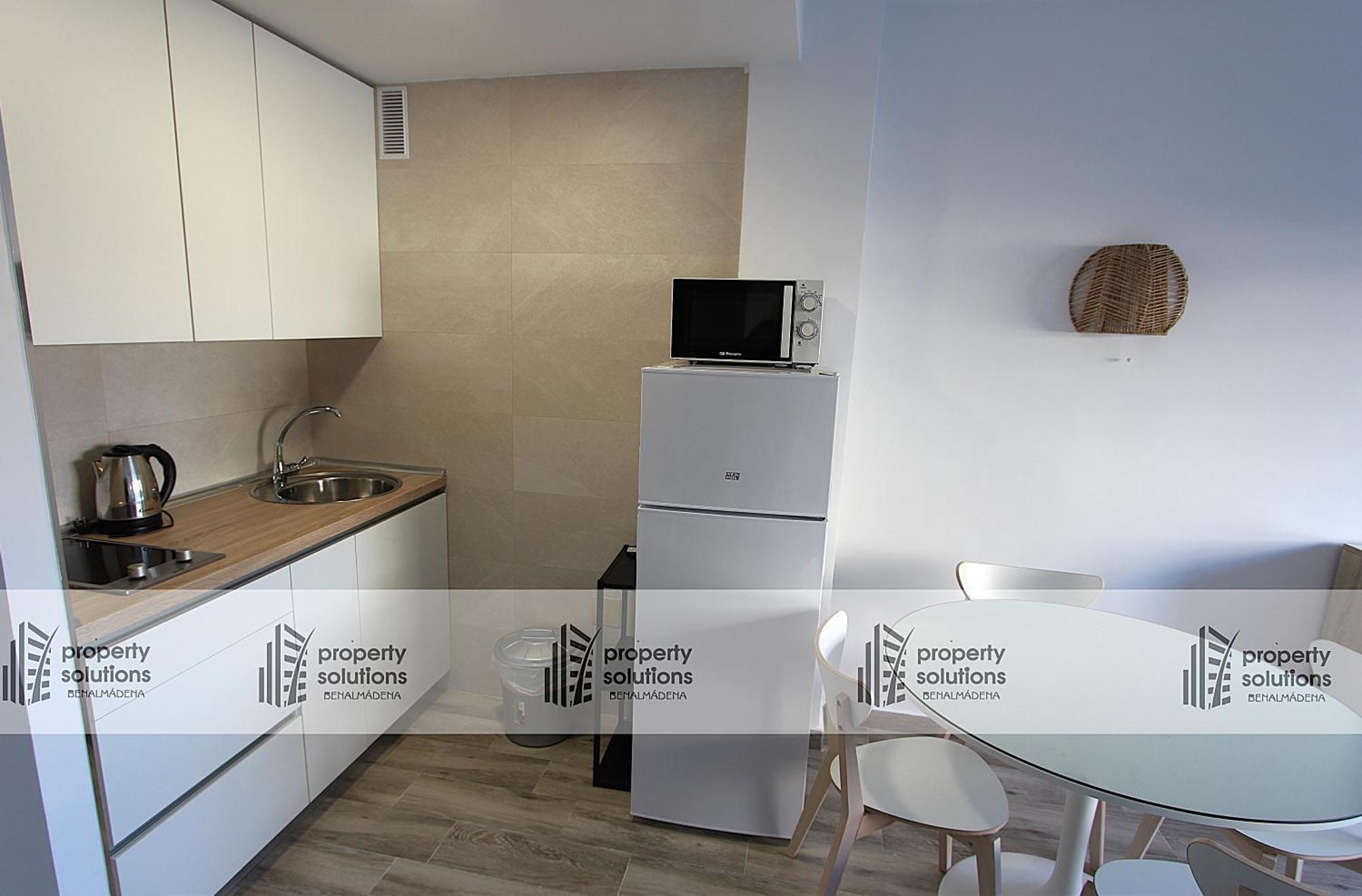 Apartamento 812 Benalbeach. 1ºlinea De Playa. Vistas A La Piscina Y La Montana. Benalmádena