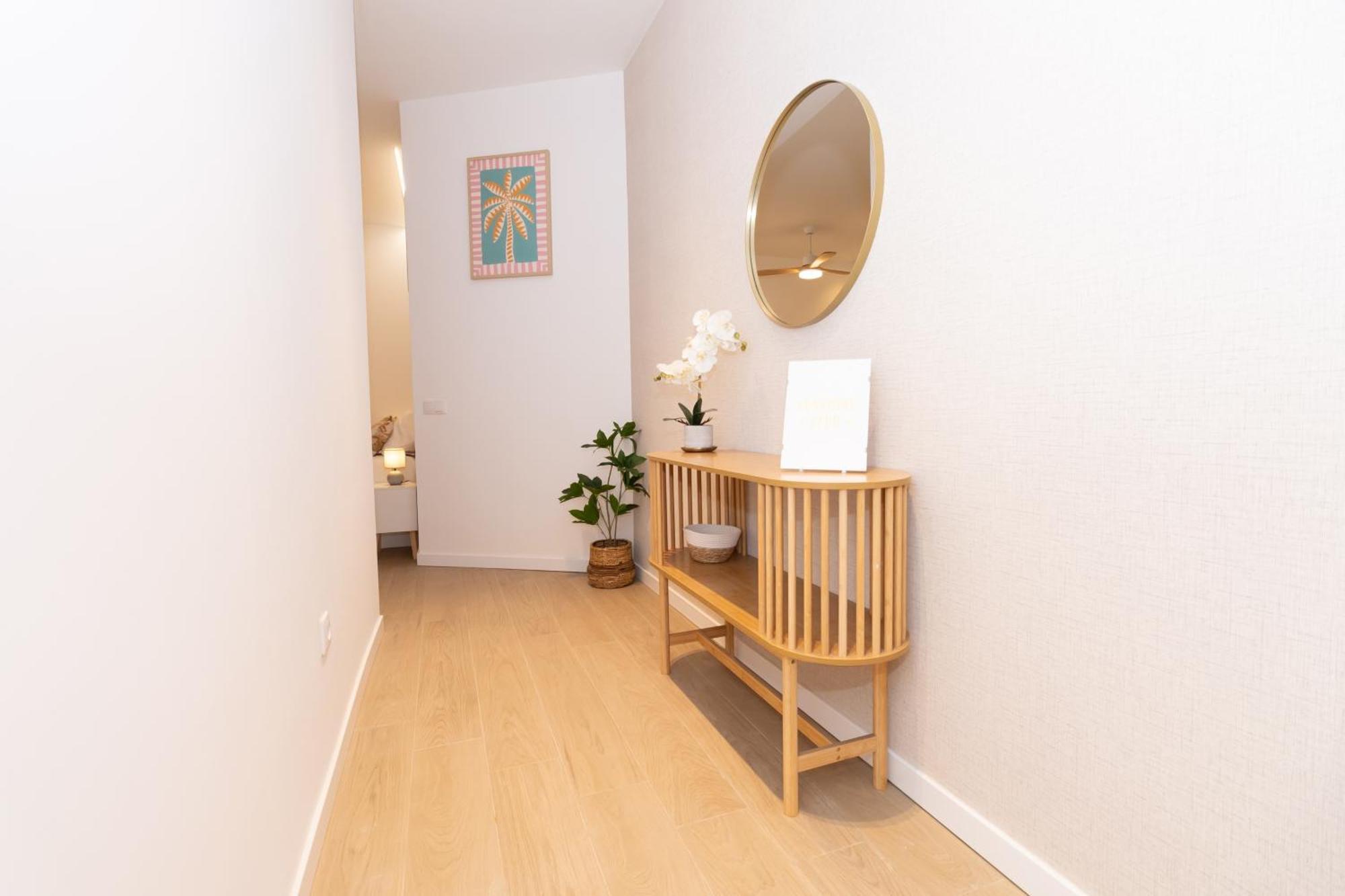 New! Luxury & Close To Metro! Between & Center