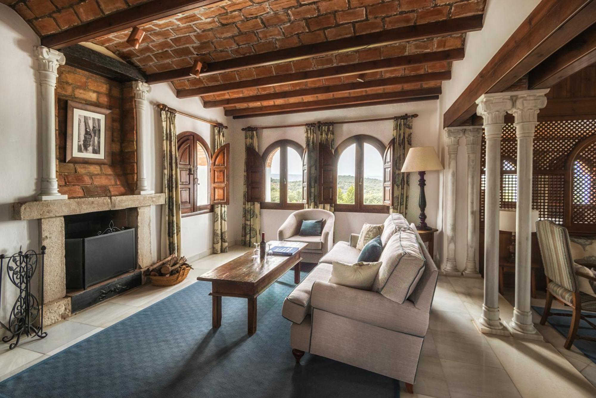 Hotel La Bobadilla, A Royal Hideaway Villanueva de Tapia