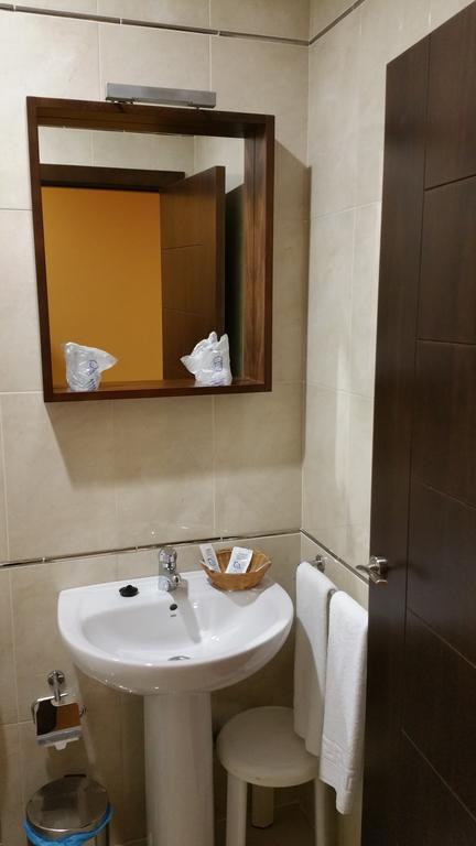 León Hotel 2*