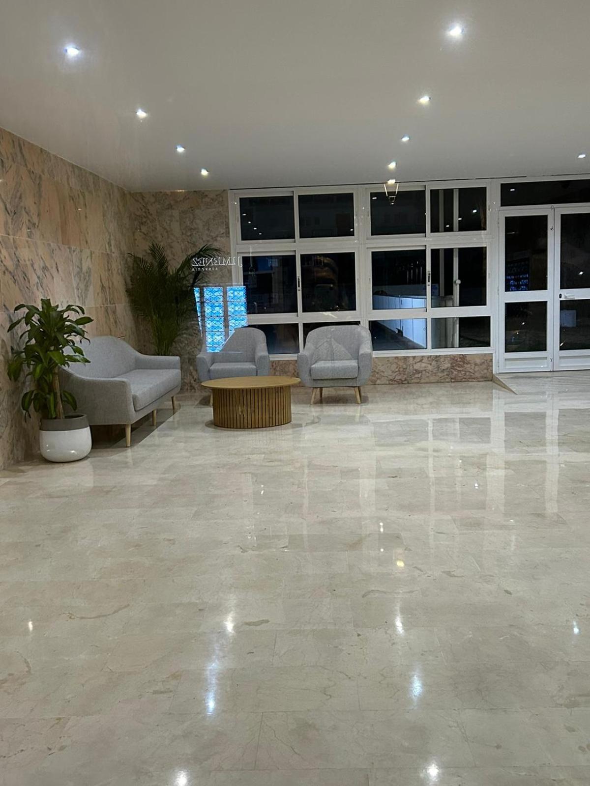 Totalmente Reformado Con Piscina Y Jardines Al Lado De La Playa De La Carihuela Apartamento Torremolinos