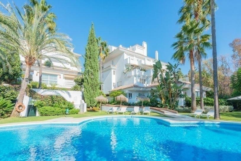 Luxury Penthouse With Sea Views In Marbella Golden Mile, Puente Romano Area Apartment