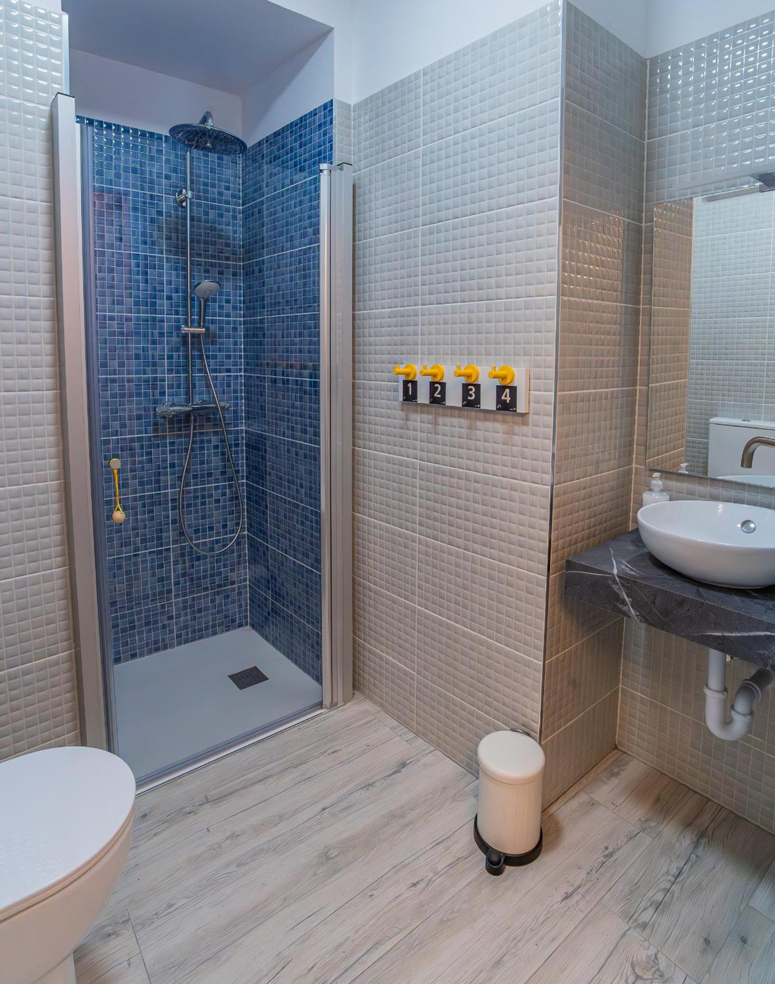 Aptc Etxea Hostel *