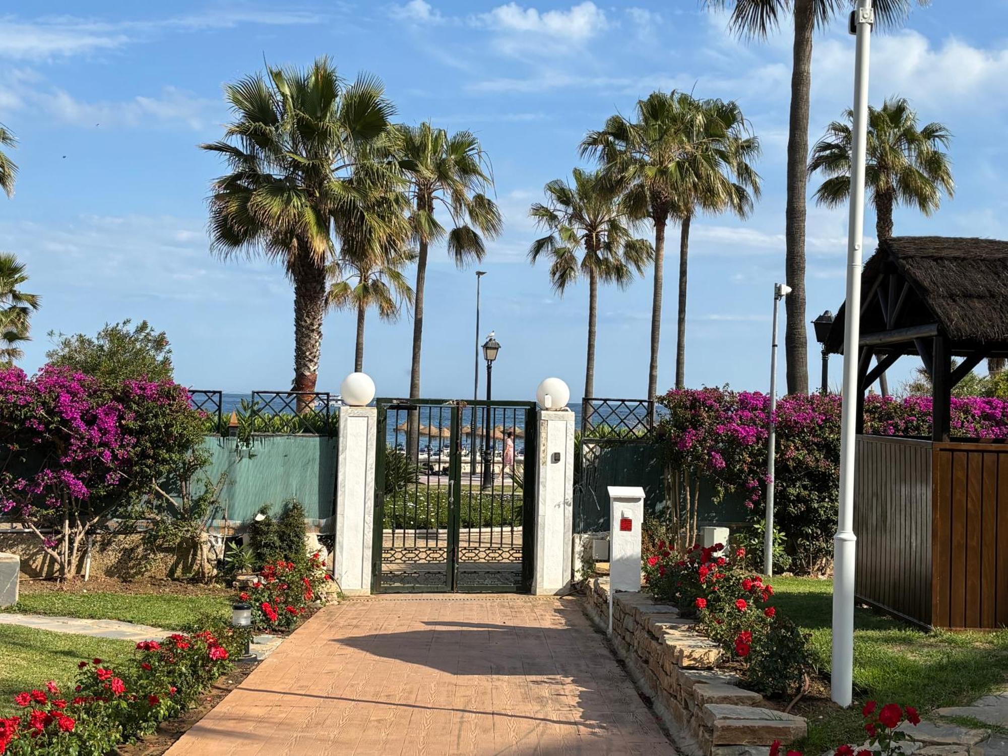 Apartamento Playa Rocio Calm Beachfront Apartment- 2bdr Marbella
