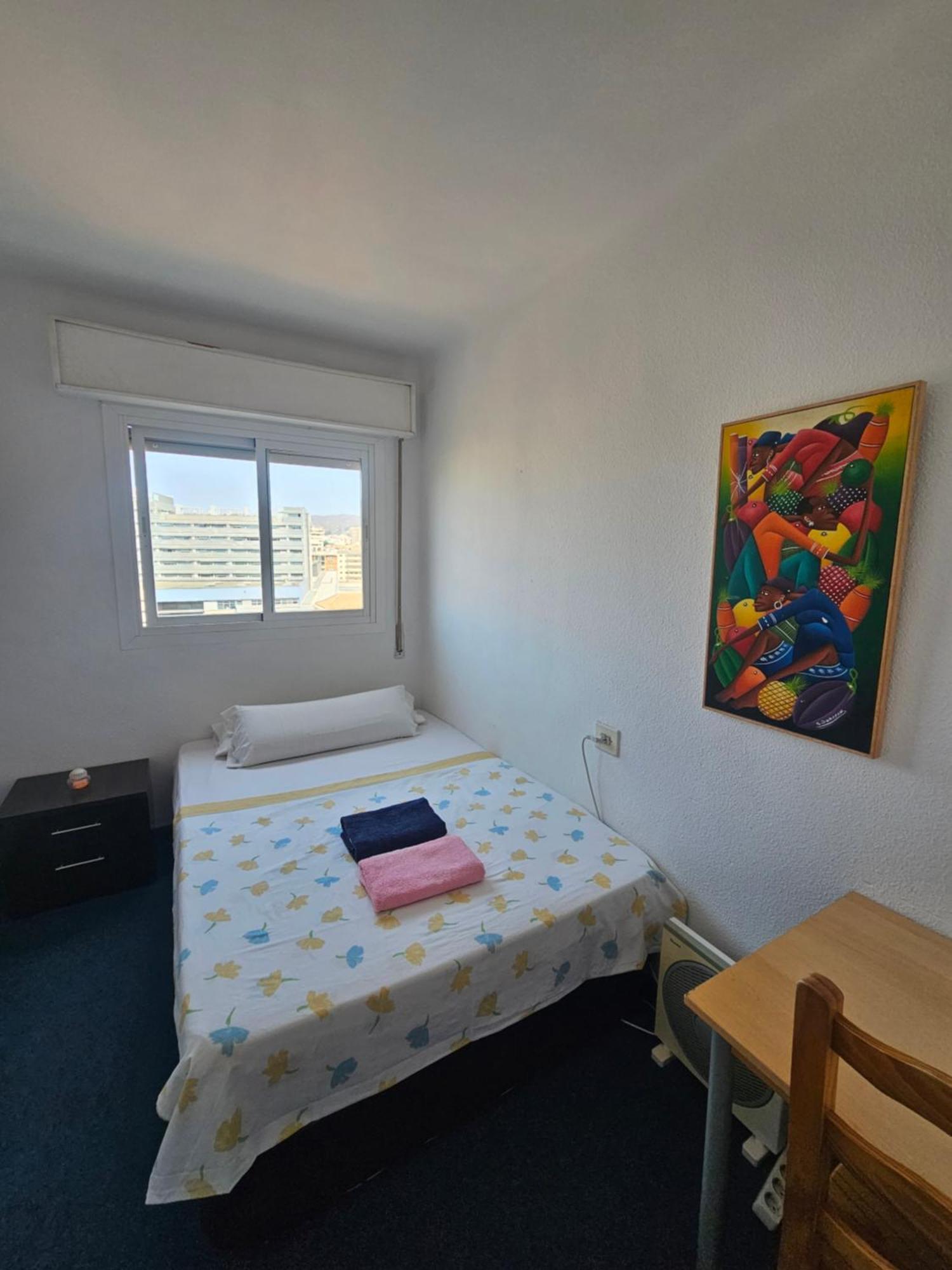 Habitación en casa particular Privada Centro Cerca Tren Maria Zambrano Y Playa Muy Buena Conexion Wifi