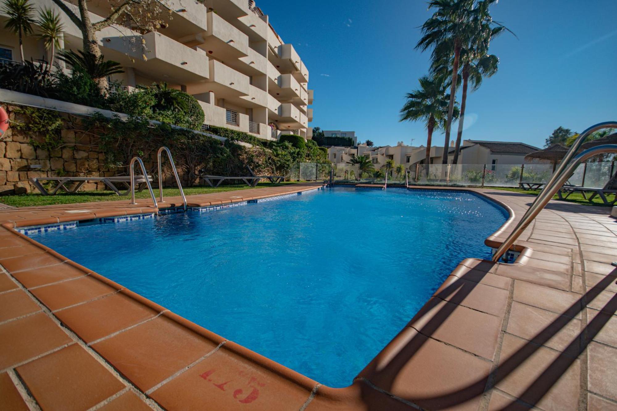 With Private Terrace, Just 10 Minutes By Car From Elviria Beach, Apartamento