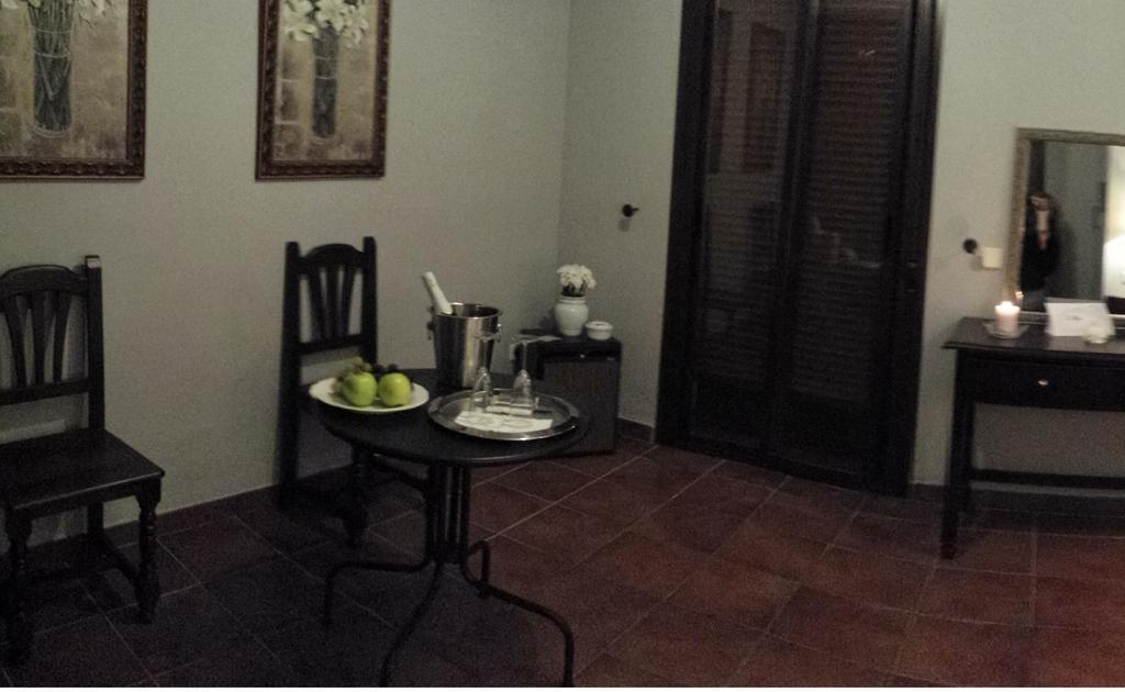 María Hotel *