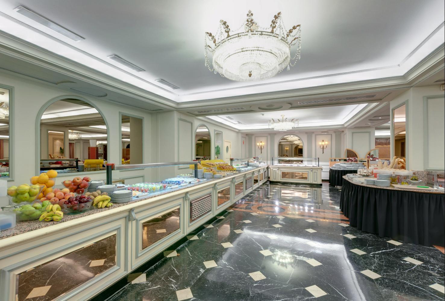 Macarena Hotel 4*