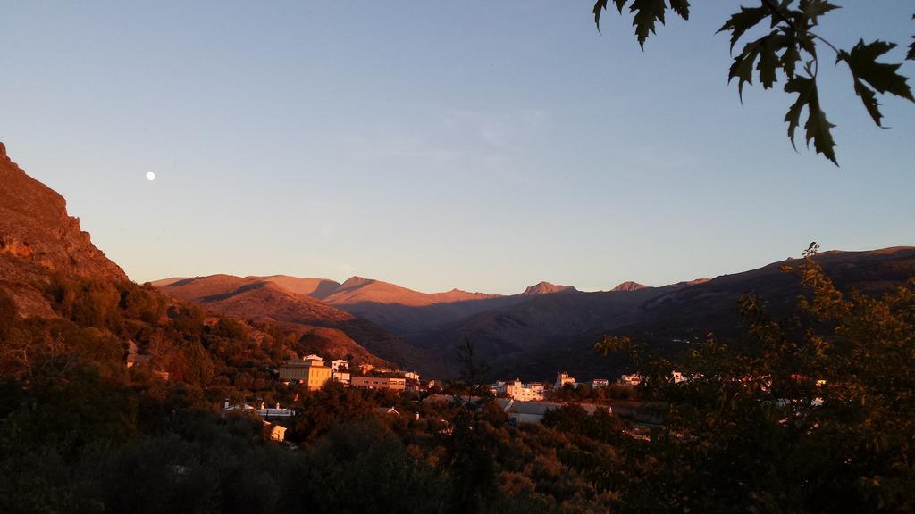 Casa Rural 3. Los Castanuelos * Guejar Sierra