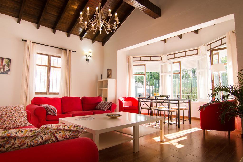 Villa In Center With Pool And Close Beach