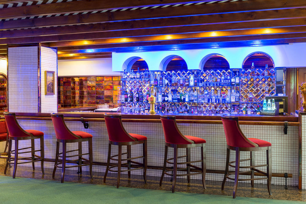 Hotel Macarena 4*