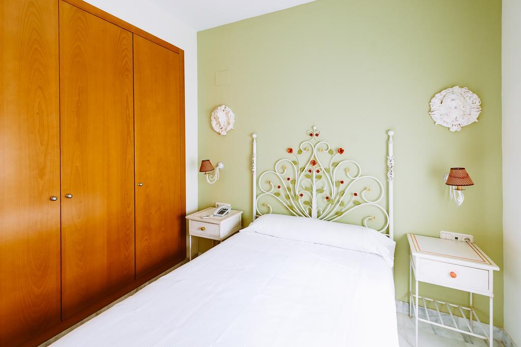 Basic Doña Manuela Hotel 2*