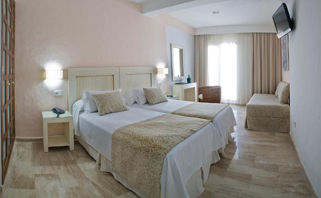 Hotel Doña Lola Zahara 4*