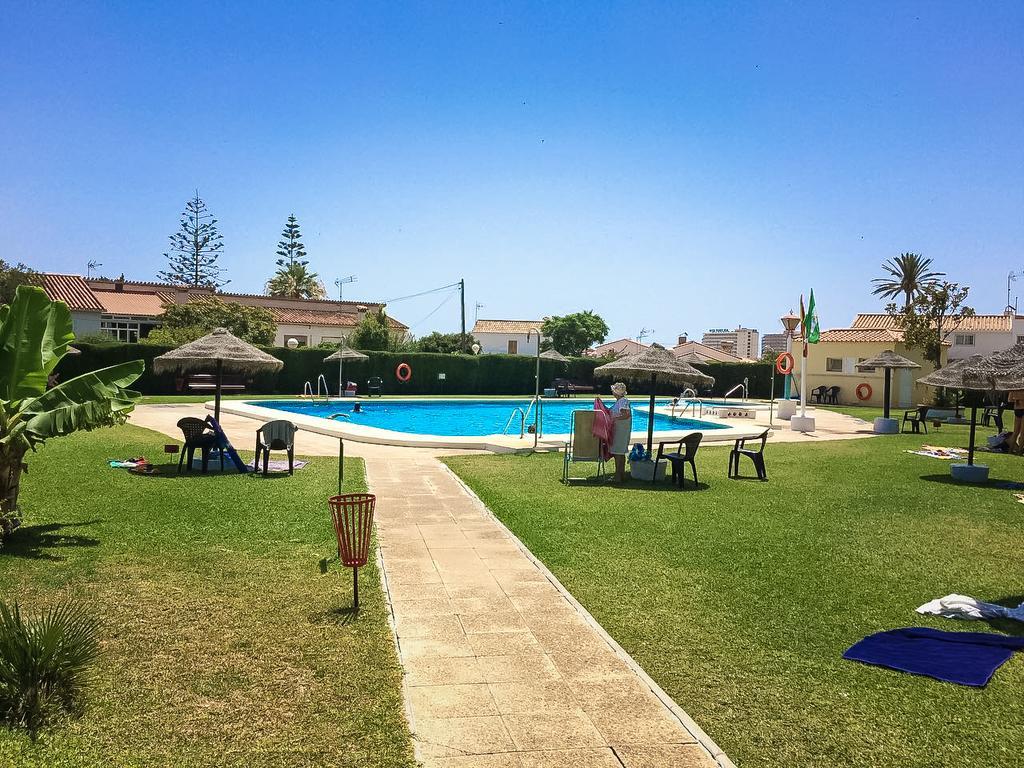 Holidays2torremolinos De 3 Con Terraza Y Piscina Comunitaria Apartamento *