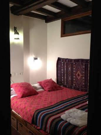 El Almez Hotel