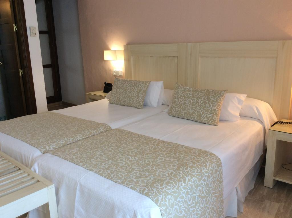 Doña Lola Zahara Hotel