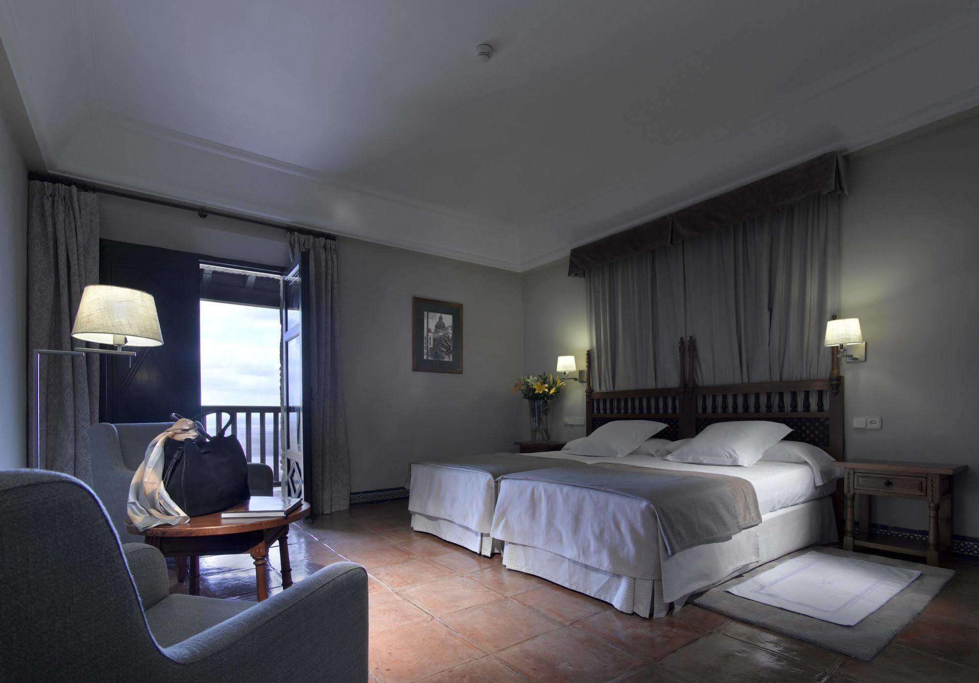 De 4* Carmona (Seville)