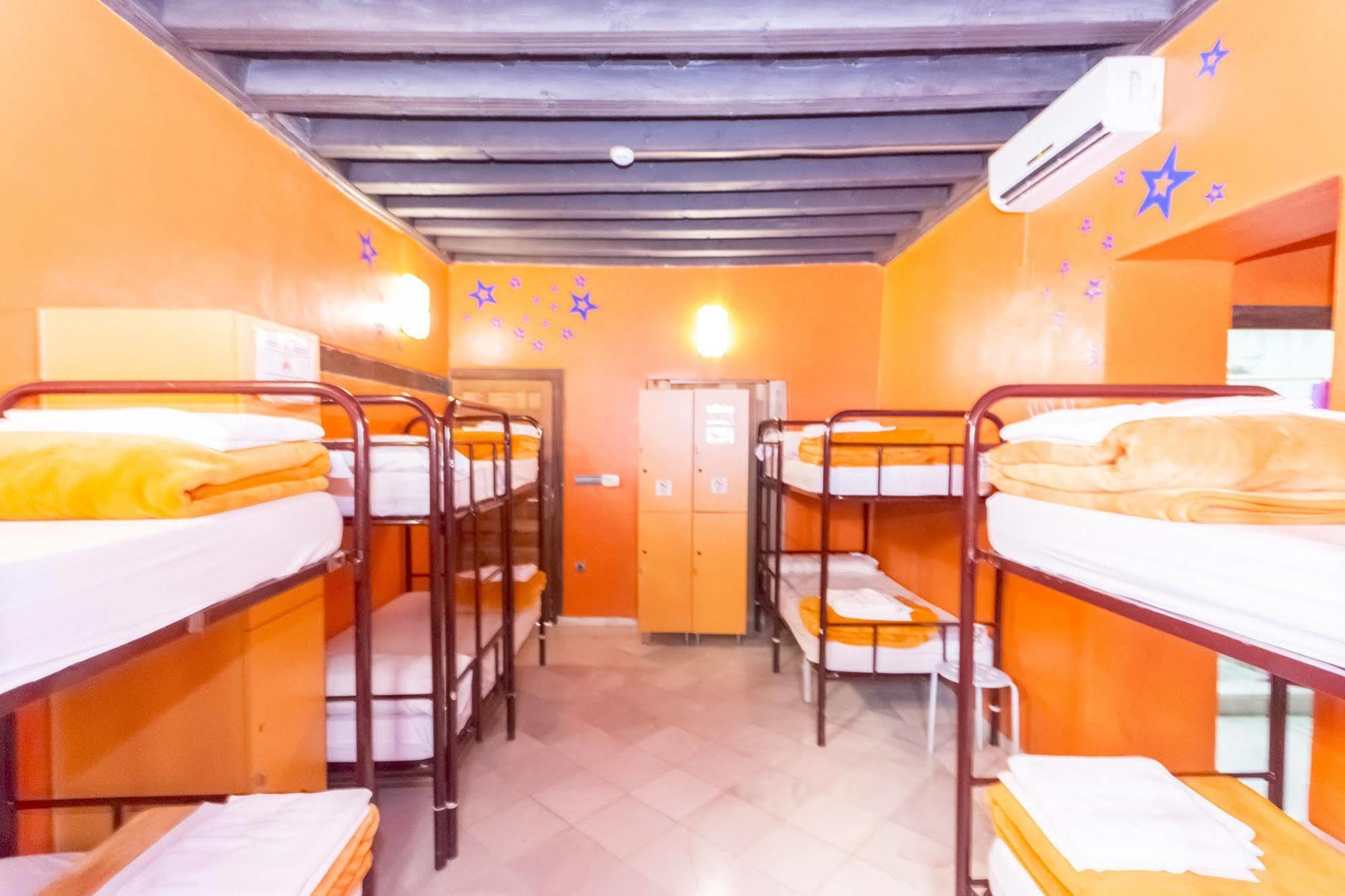 Hostel White Nest
