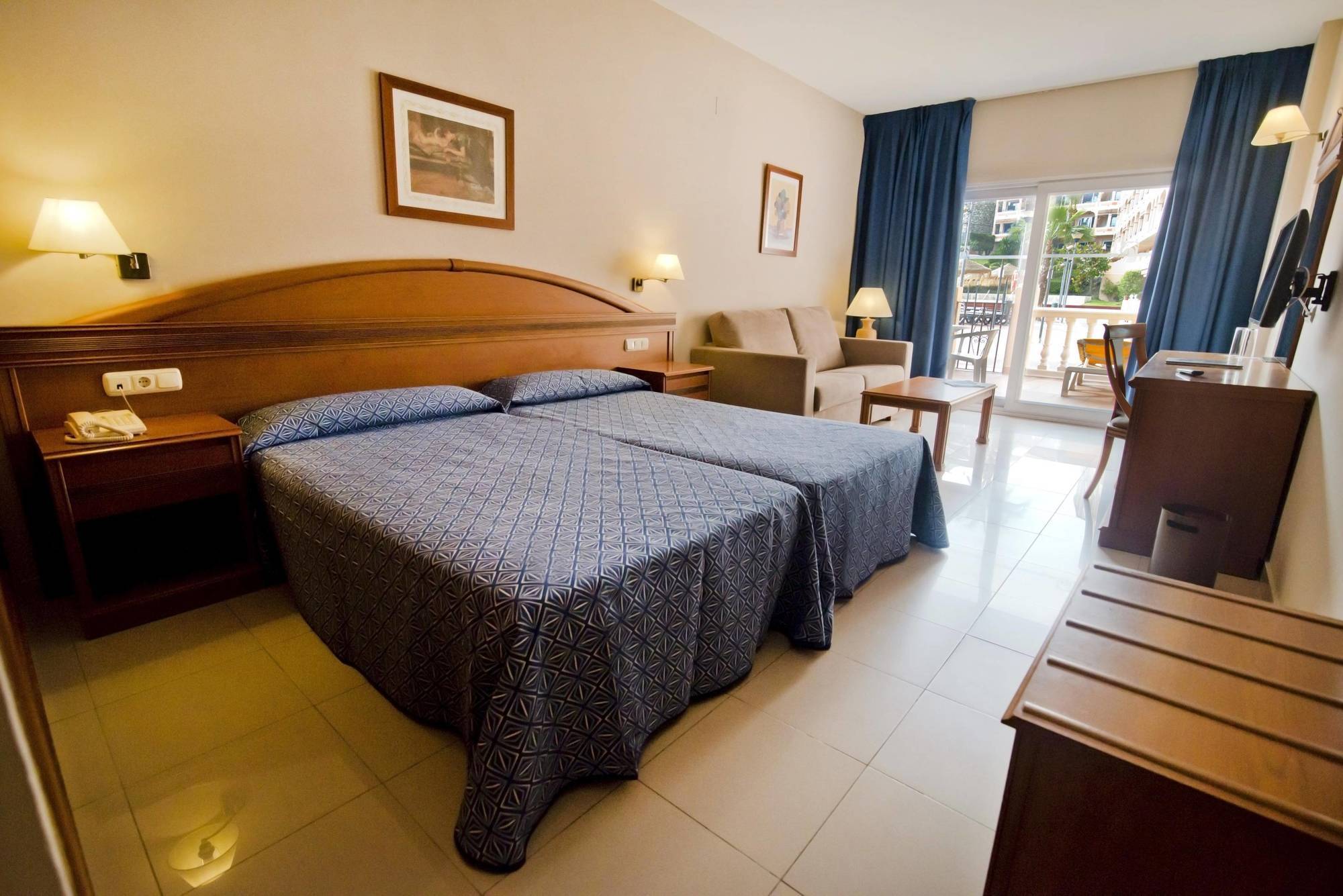Bahía Tropical Hotel