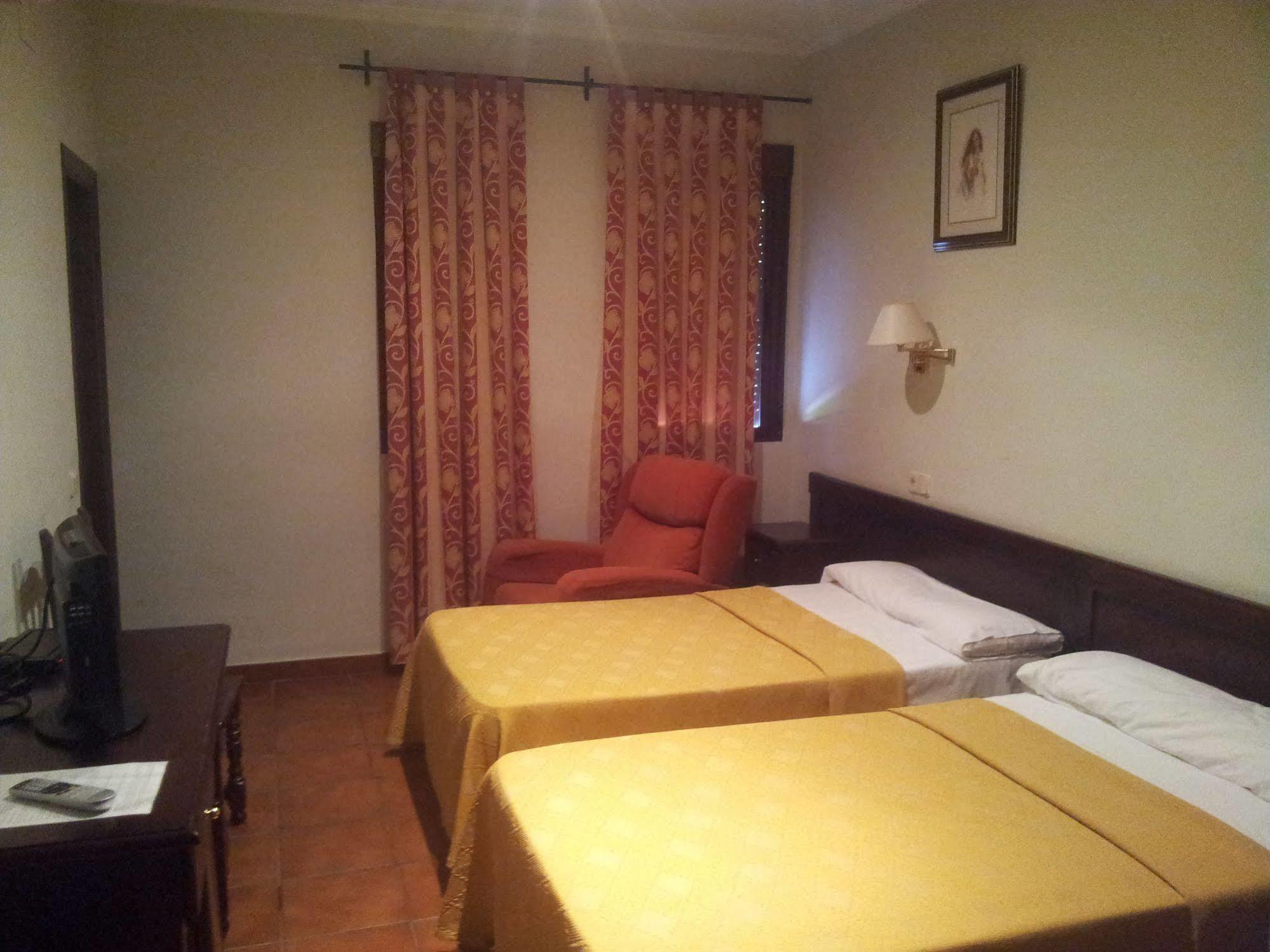 María Hotel *