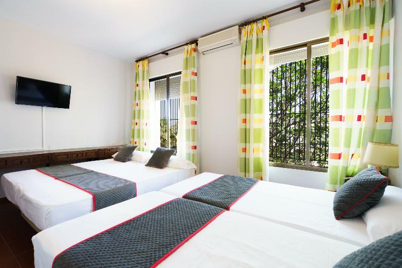 Hotel Oyo Cumbres 2*